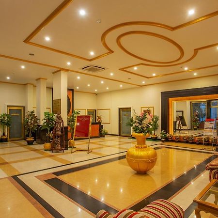 The Grand Regency Hotel ราชโกฎิ ภายนอก รูปภาพ