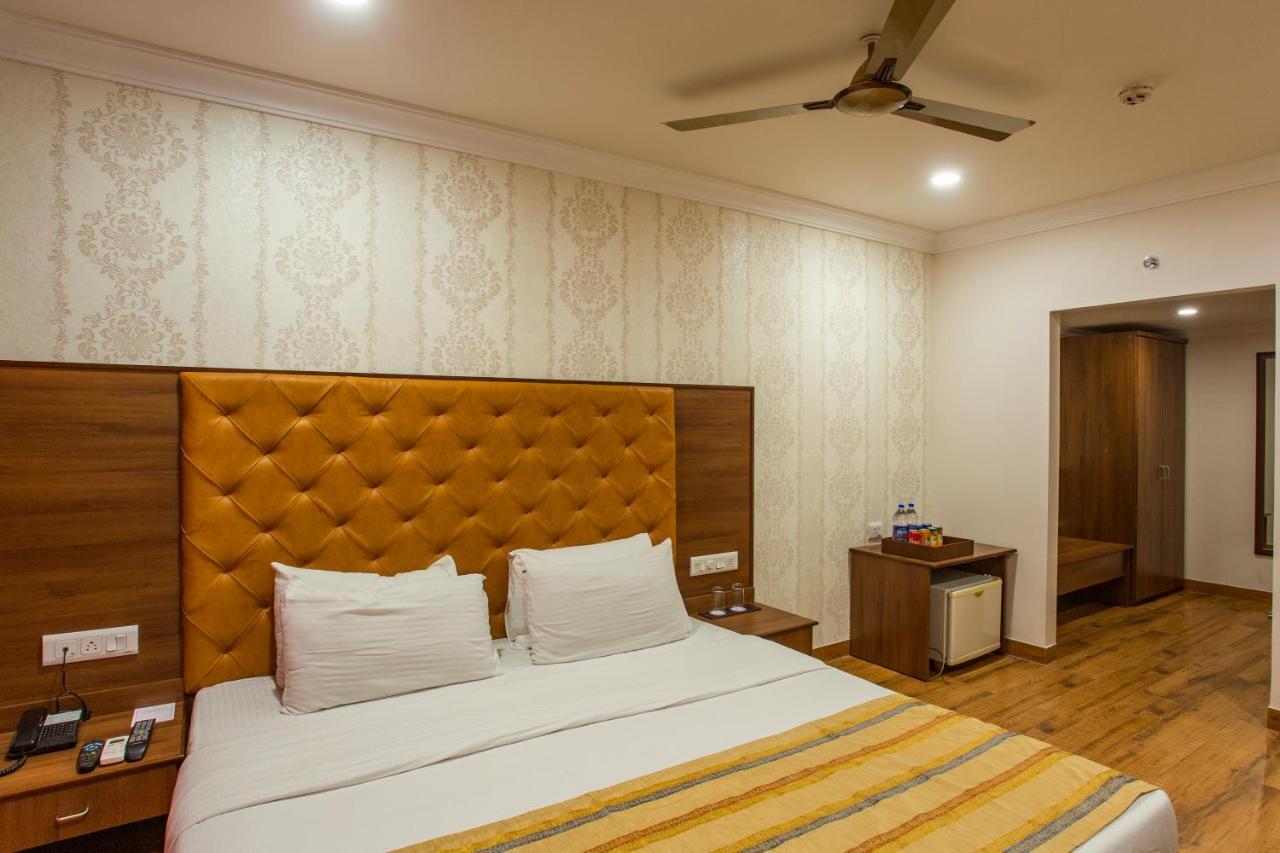 The Grand Regency Hotel ราชโกฎิ ภายนอก รูปภาพ