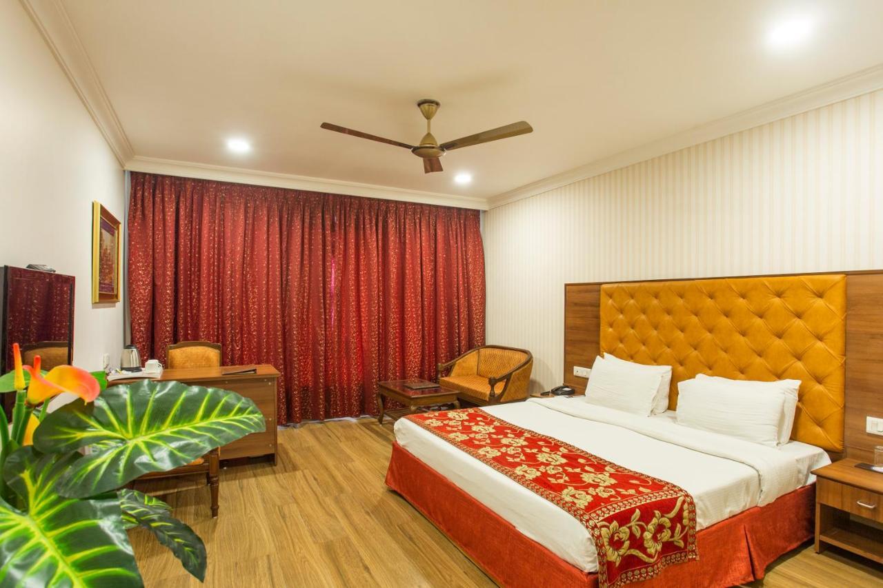 The Grand Regency Hotel ราชโกฎิ ภายนอก รูปภาพ