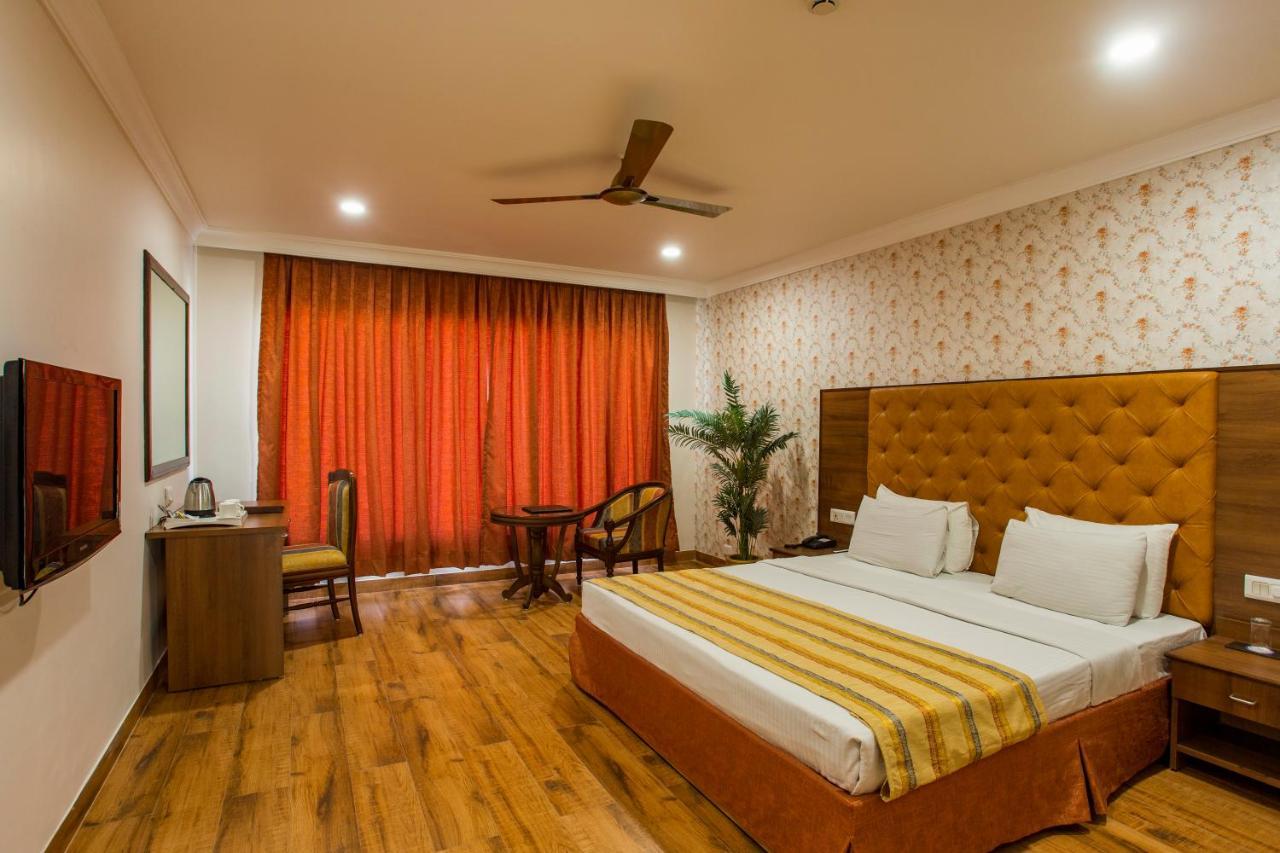 The Grand Regency Hotel ราชโกฎิ ภายนอก รูปภาพ