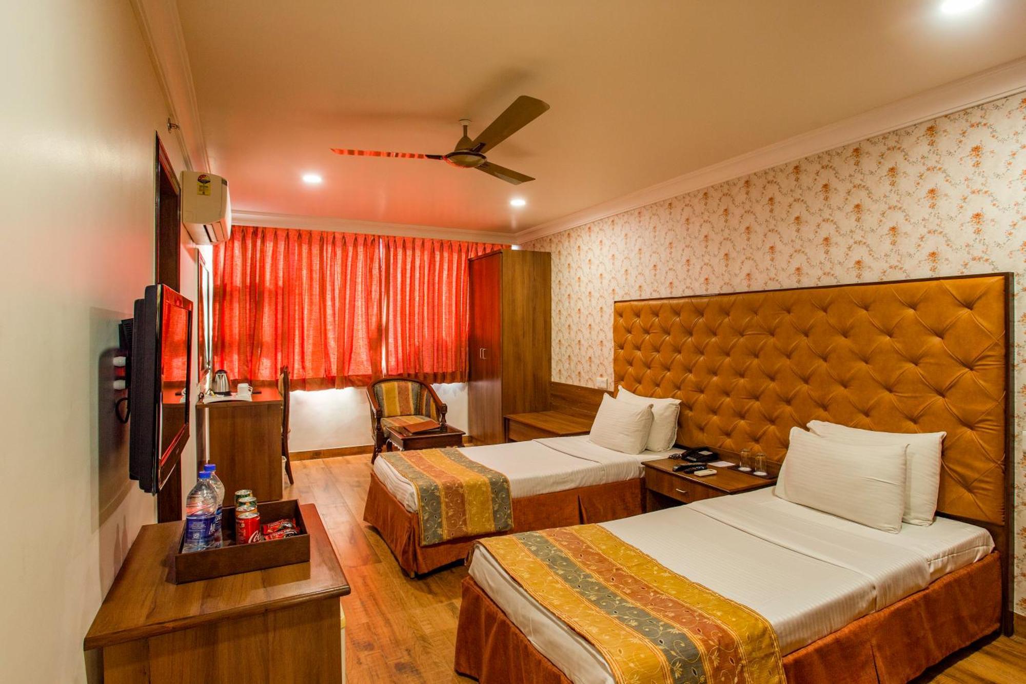 The Grand Regency Hotel ราชโกฎิ ภายนอก รูปภาพ