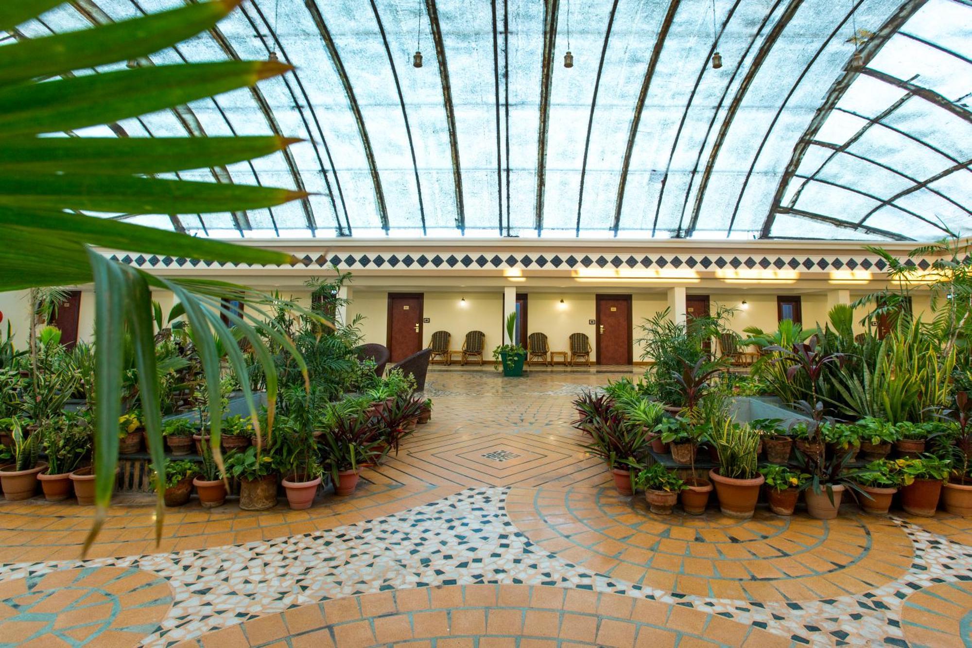 The Grand Regency Hotel ราชโกฎิ ภายนอก รูปภาพ