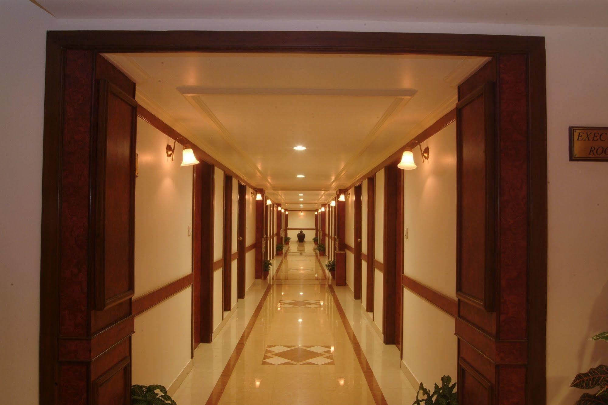 The Grand Regency Hotel ราชโกฎิ ภายนอก รูปภาพ