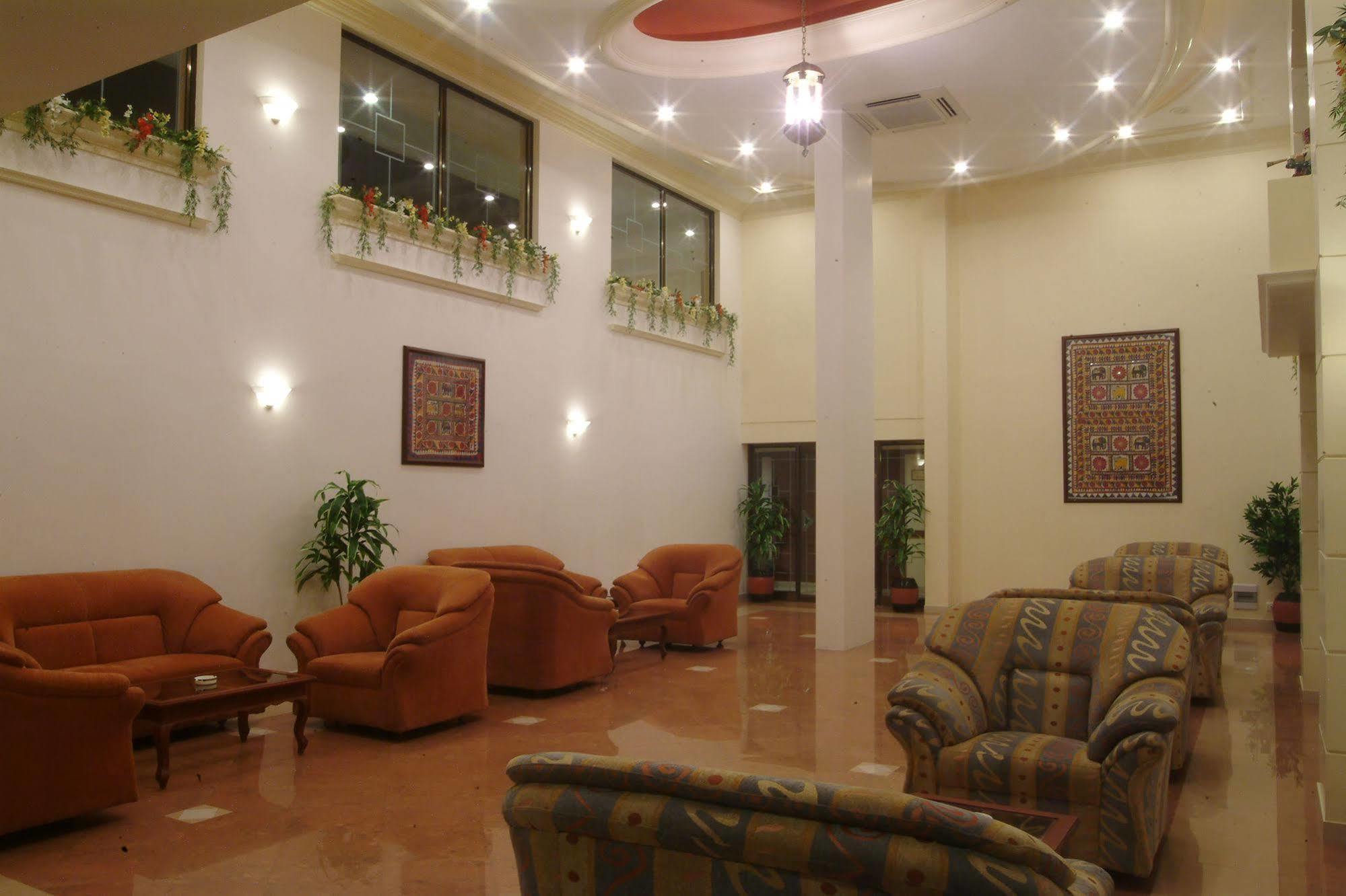 The Grand Regency Hotel ราชโกฎิ ภายนอก รูปภาพ
