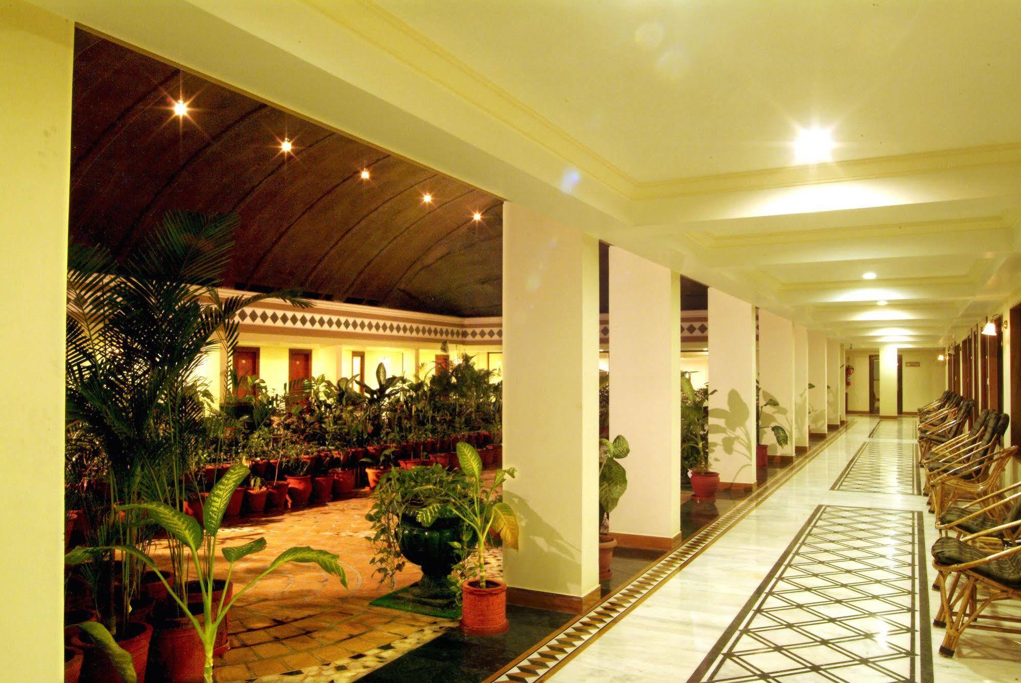 The Grand Regency Hotel ราชโกฎิ ภายนอก รูปภาพ