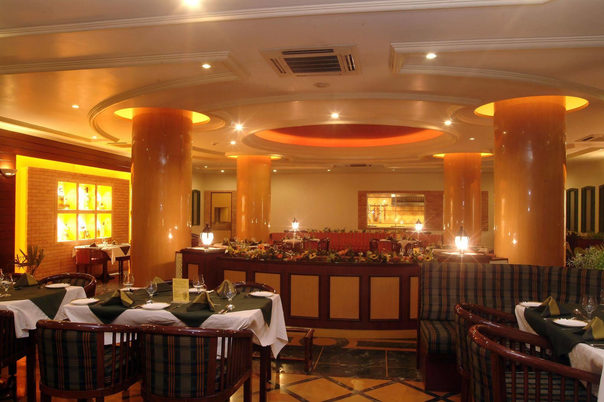 The Grand Regency Hotel ราชโกฎิ ภายนอก รูปภาพ