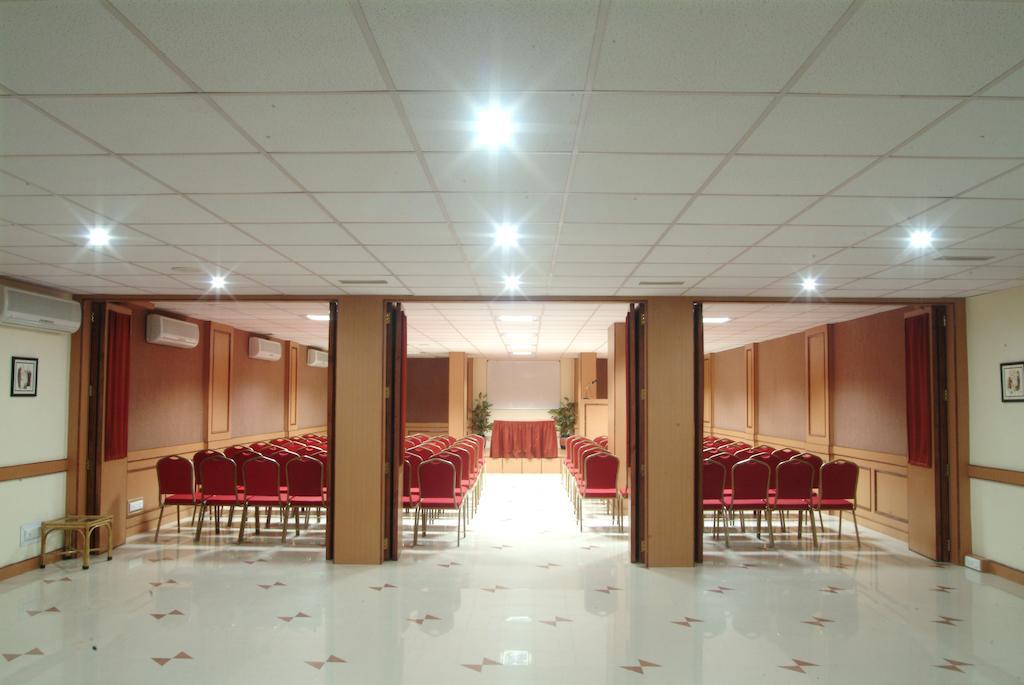 The Grand Regency Hotel ราชโกฎิ ภายนอก รูปภาพ